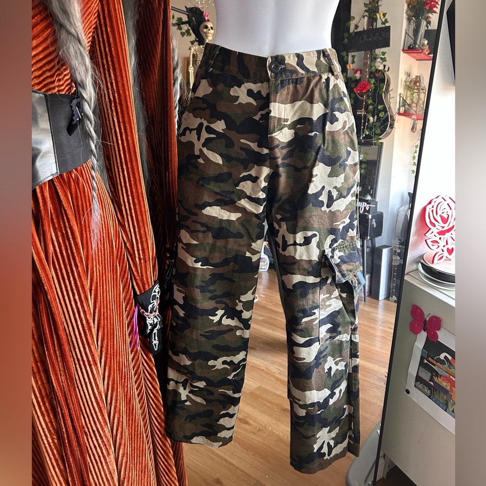 Uncle x Begrenzen Cam Army Fatigue Cargo Pant - green/brown